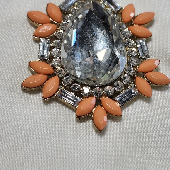 Orange and white necklace - Picture 3 of 6